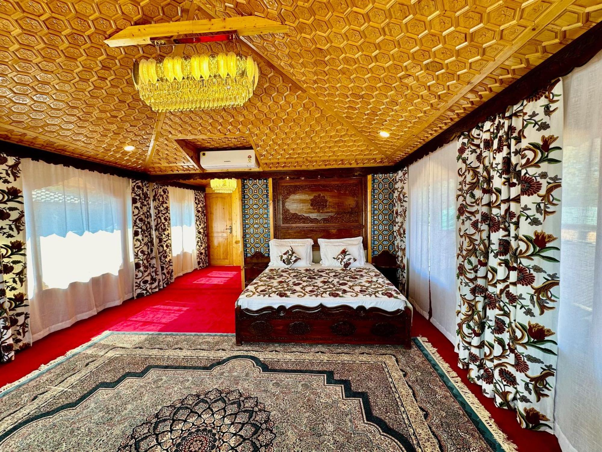 Srīnagar New Jacquline Heritage Houseboats מראה חיצוני תמונה