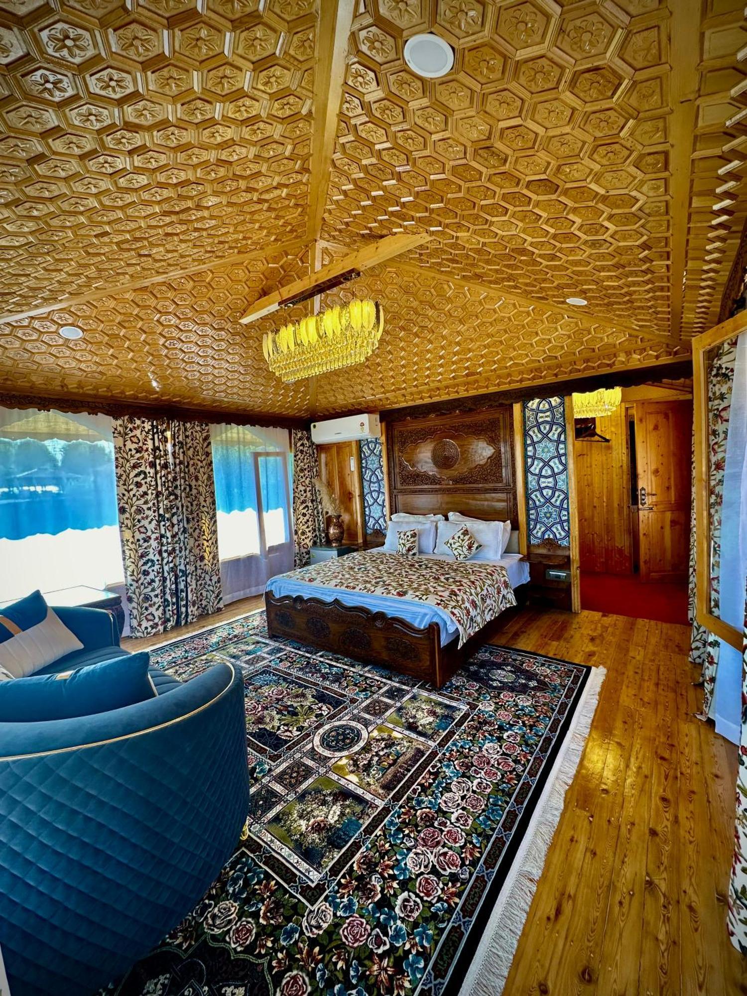Srīnagar New Jacquline Heritage Houseboats מראה חיצוני תמונה