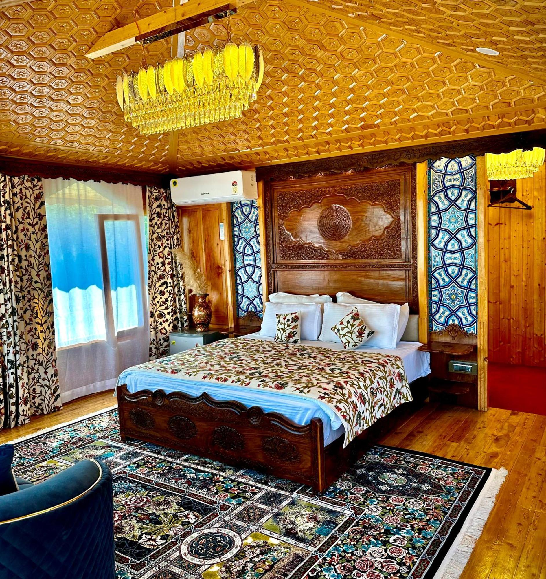 Srīnagar New Jacquline Heritage Houseboats מראה חיצוני תמונה
