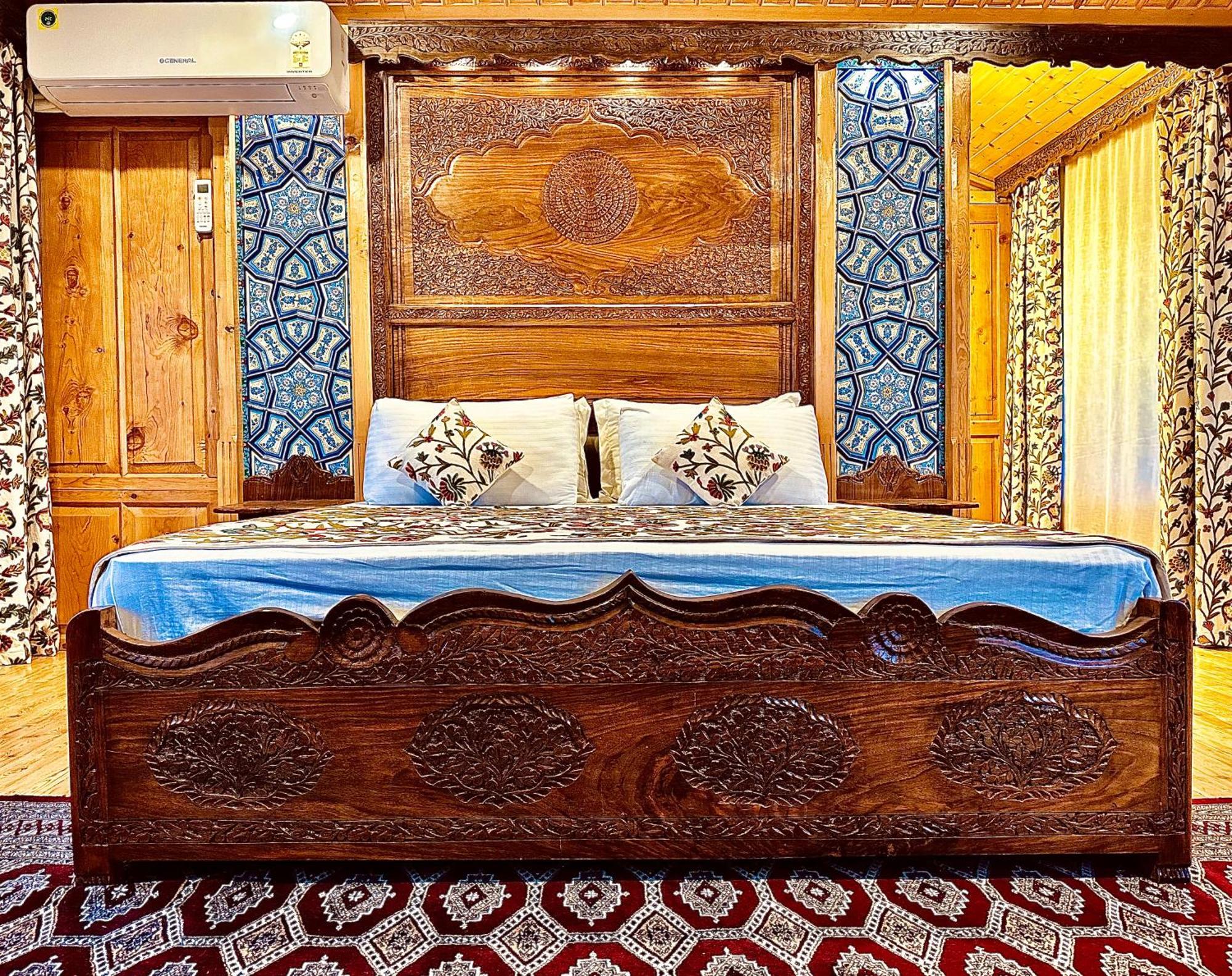 Srīnagar New Jacquline Heritage Houseboats מראה חיצוני תמונה