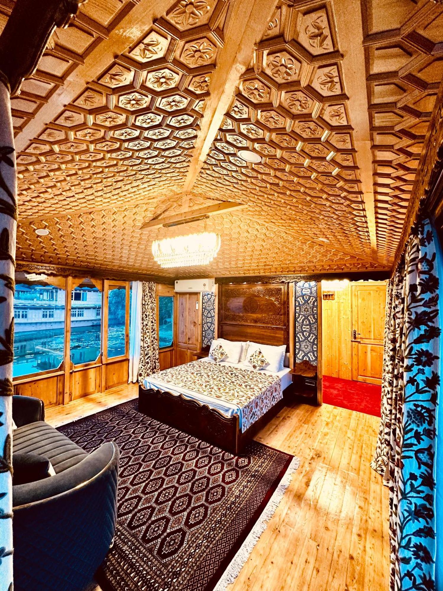 Srīnagar New Jacquline Heritage Houseboats מראה חיצוני תמונה