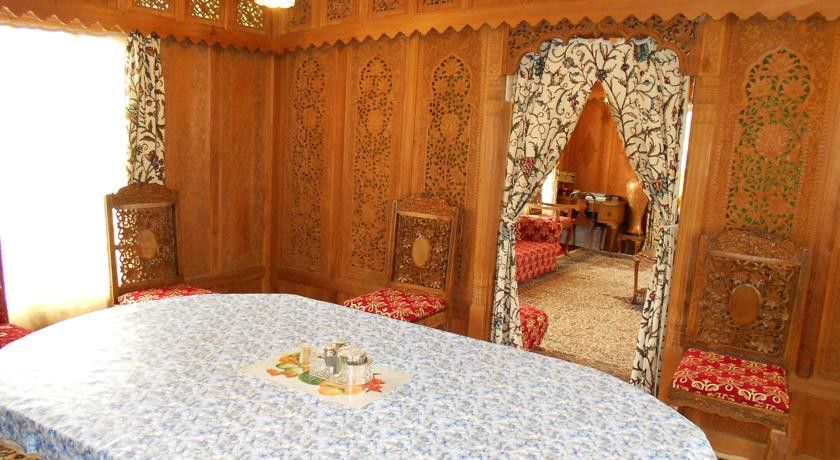 Srīnagar New Jacquline Heritage Houseboats מראה חיצוני תמונה