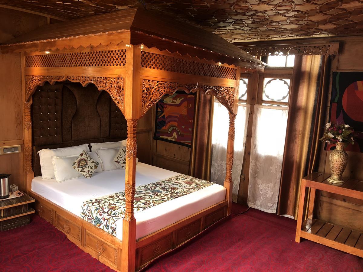 Srīnagar New Jacquline Heritage Houseboats מראה חיצוני תמונה