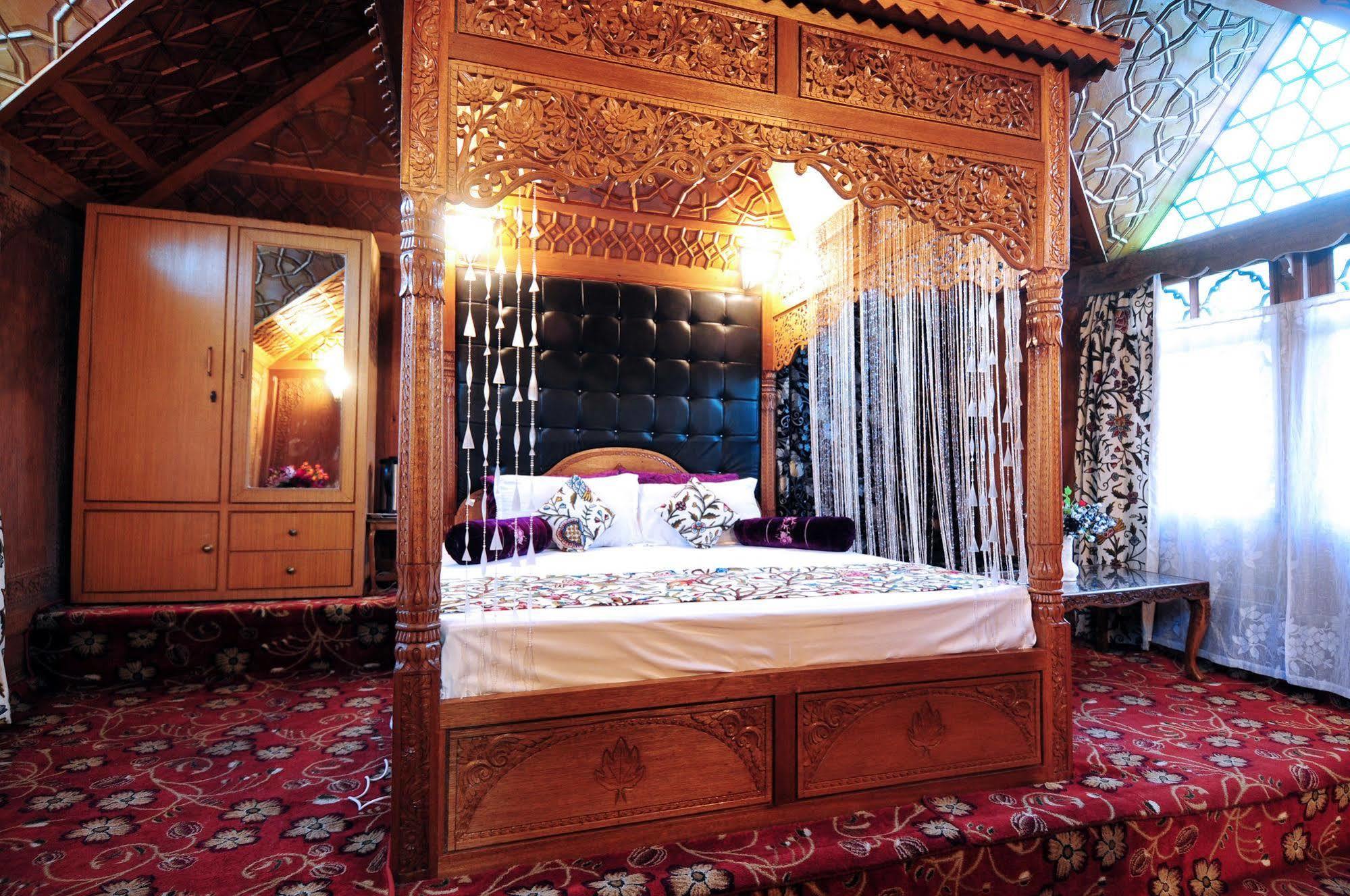 Srīnagar New Jacquline Heritage Houseboats מראה חיצוני תמונה