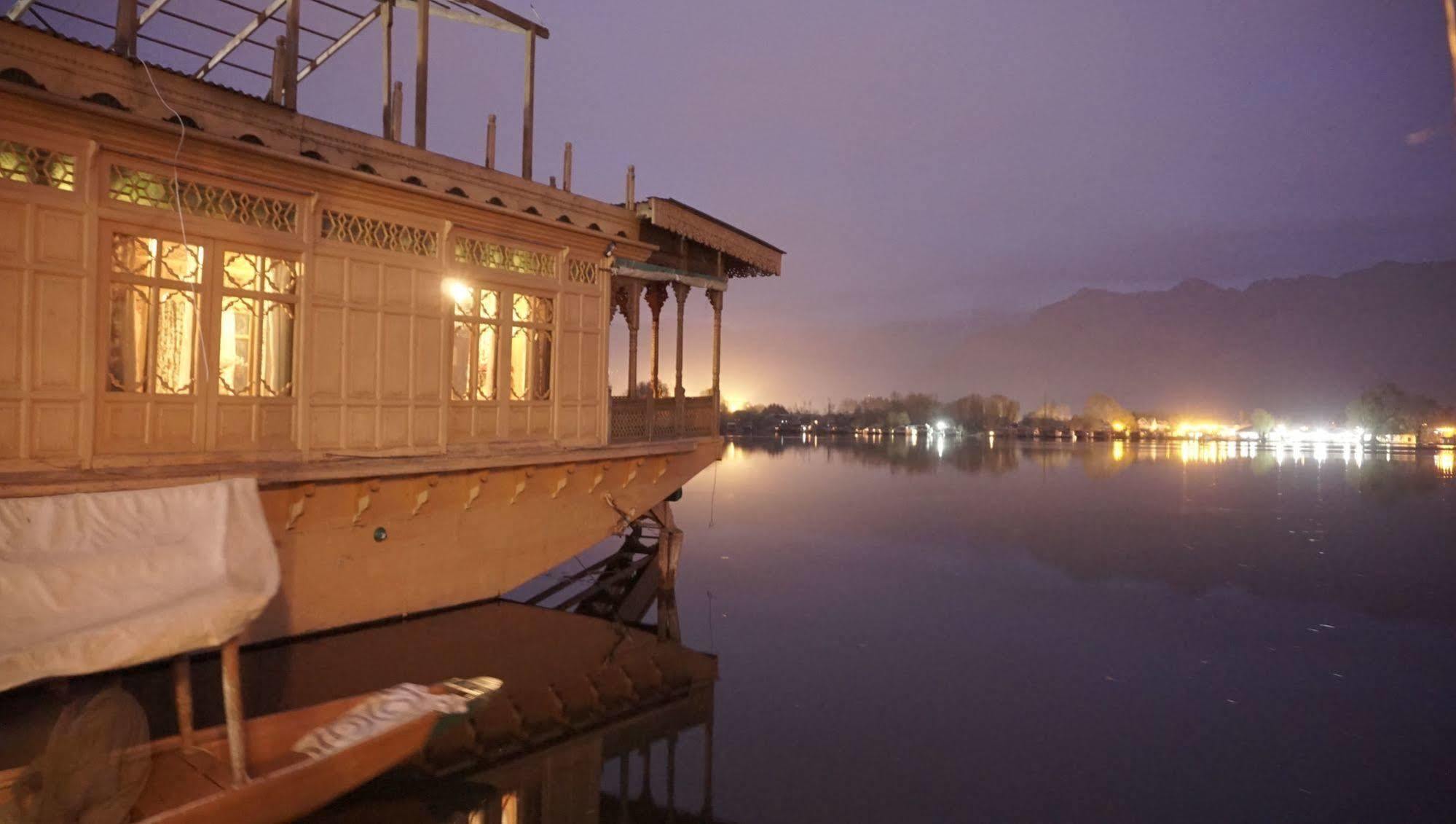 Srīnagar New Jacquline Heritage Houseboats מראה חיצוני תמונה